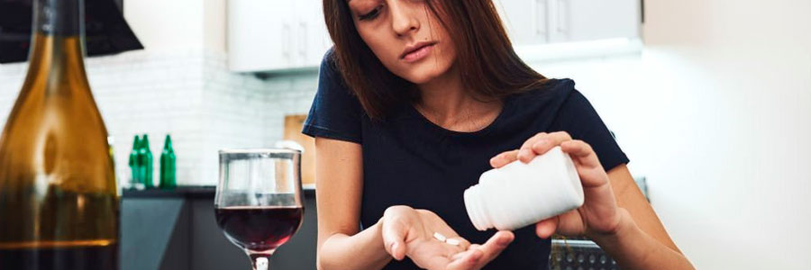Efectos secundarios comunes a largo plazo de mezclar pastillas adelgazantes y alcohol